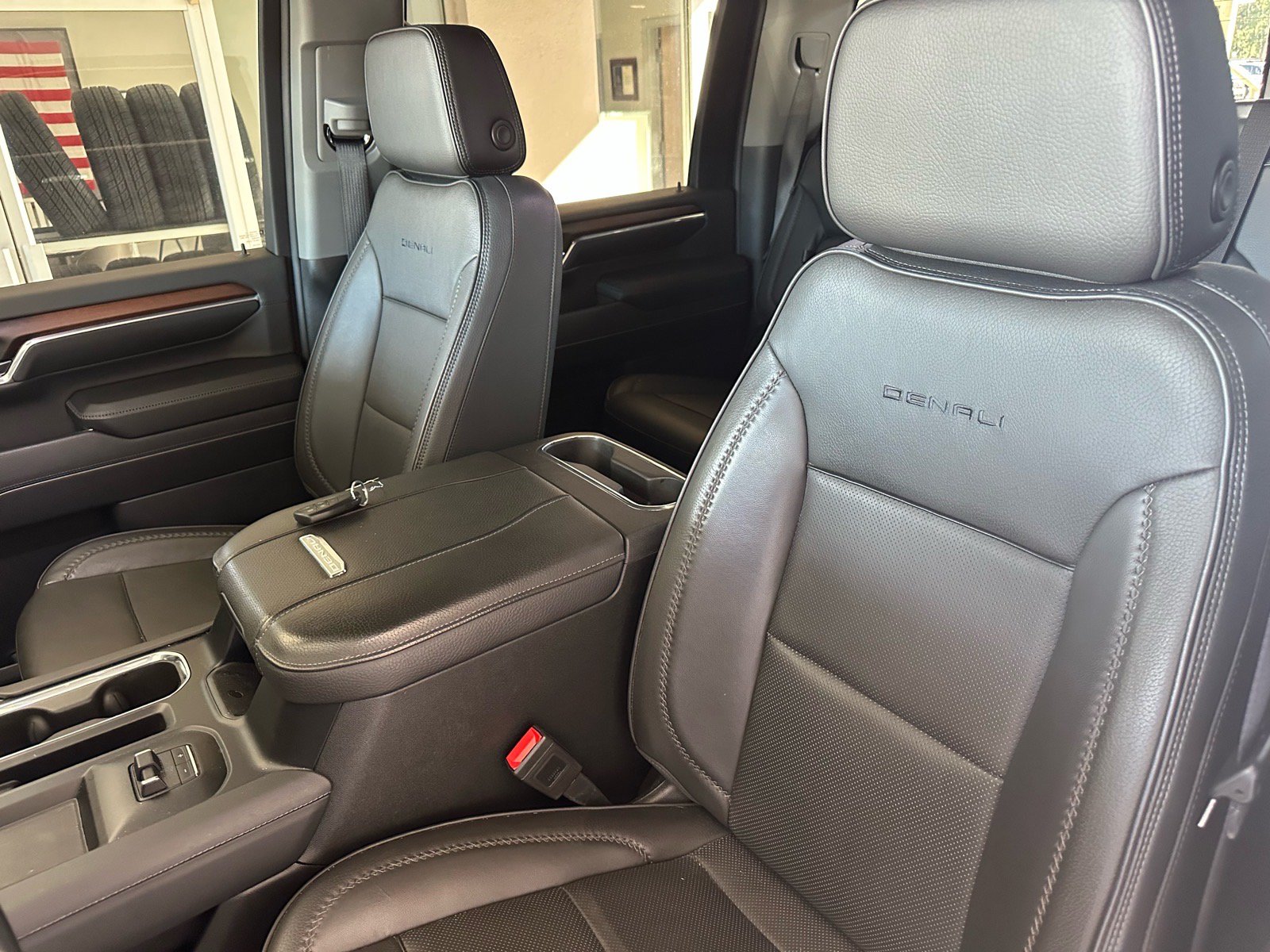 Used 2024 GMC Sierra 2500 Denali w/ Denali Reserve Package AWD/4WD image 24