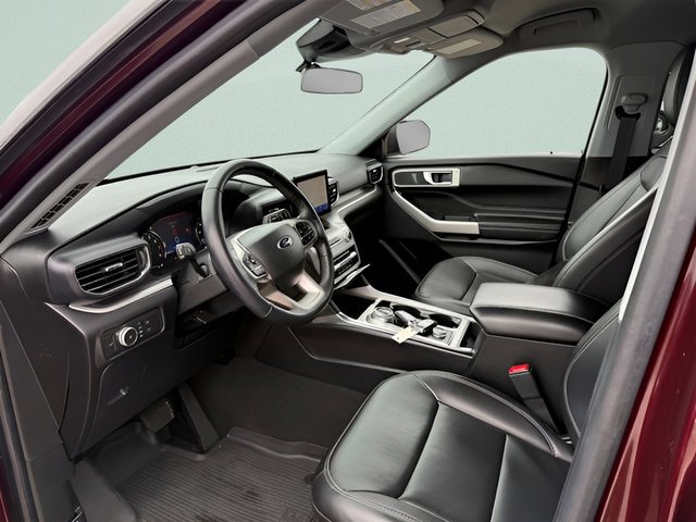 Certified 2022 Ford Explorer XLT w/ Equipment Group 202A AWD/4WD image 4
