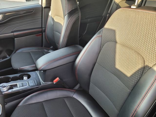 Certified 2025 Ford Escape ST-Line image 11
