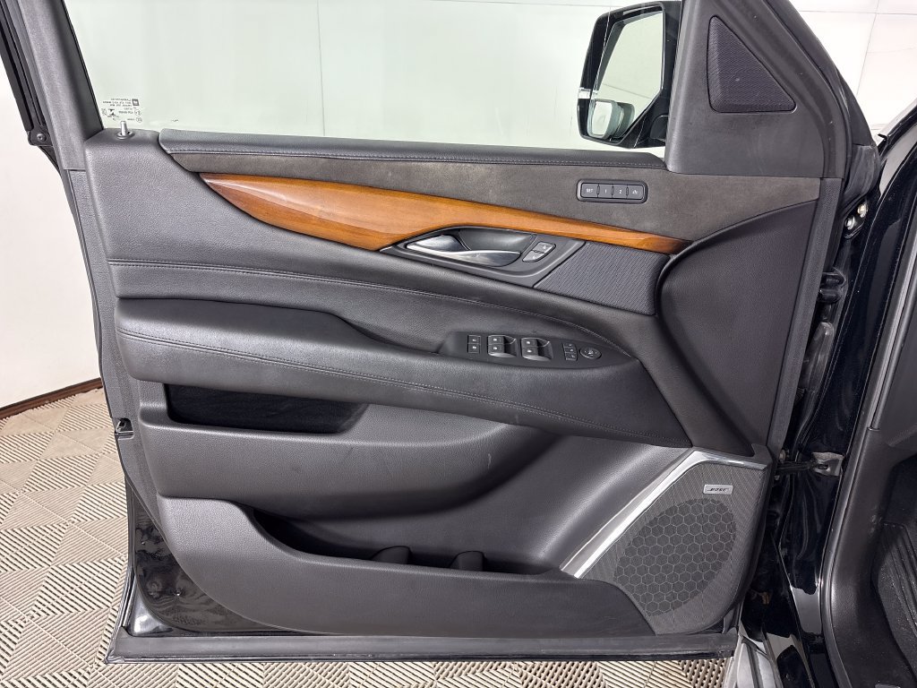 Used 2018 Cadillac Escalade 2WD image 26