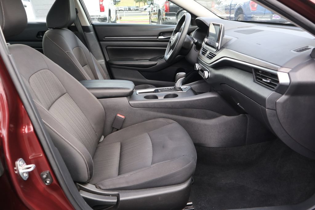 Used 2025 Nissan Altima 2.5 SV FWD image 17