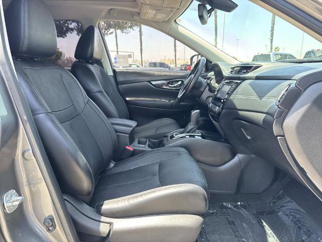 Used 2017 Nissan Rogue SL w/ SL Premium Package FWD image 29