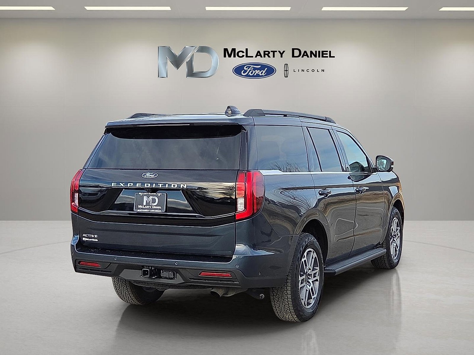 Certified 2025 Ford Expedition Active image 5