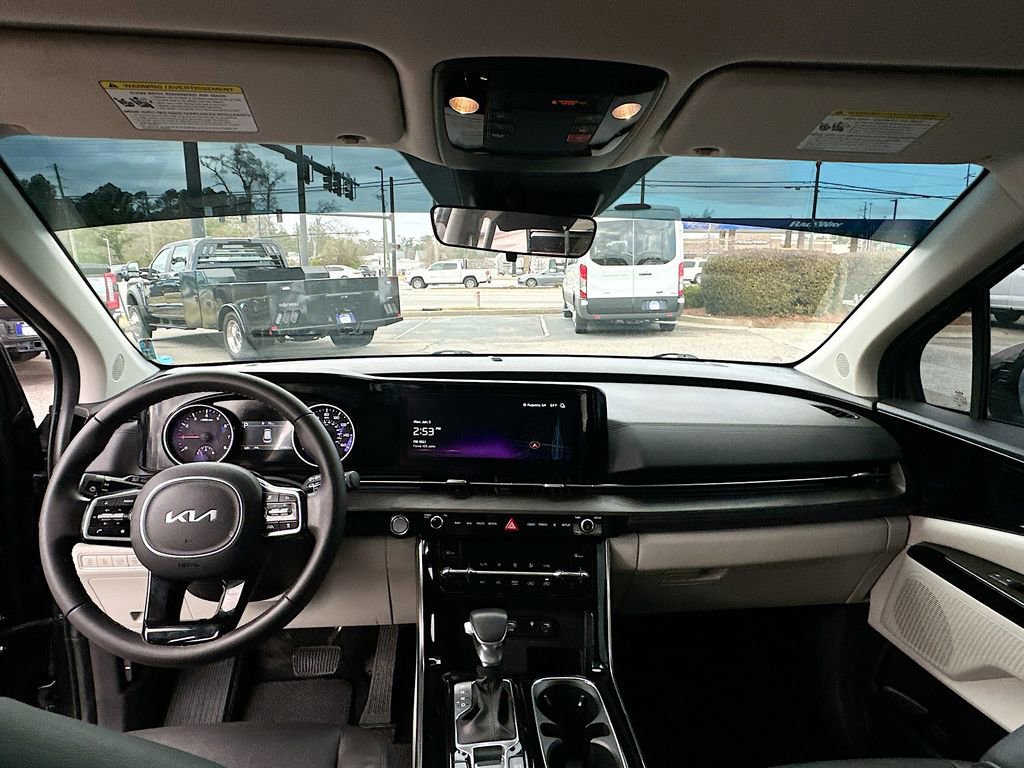 Used 2024 Kia Carnival EX image 7