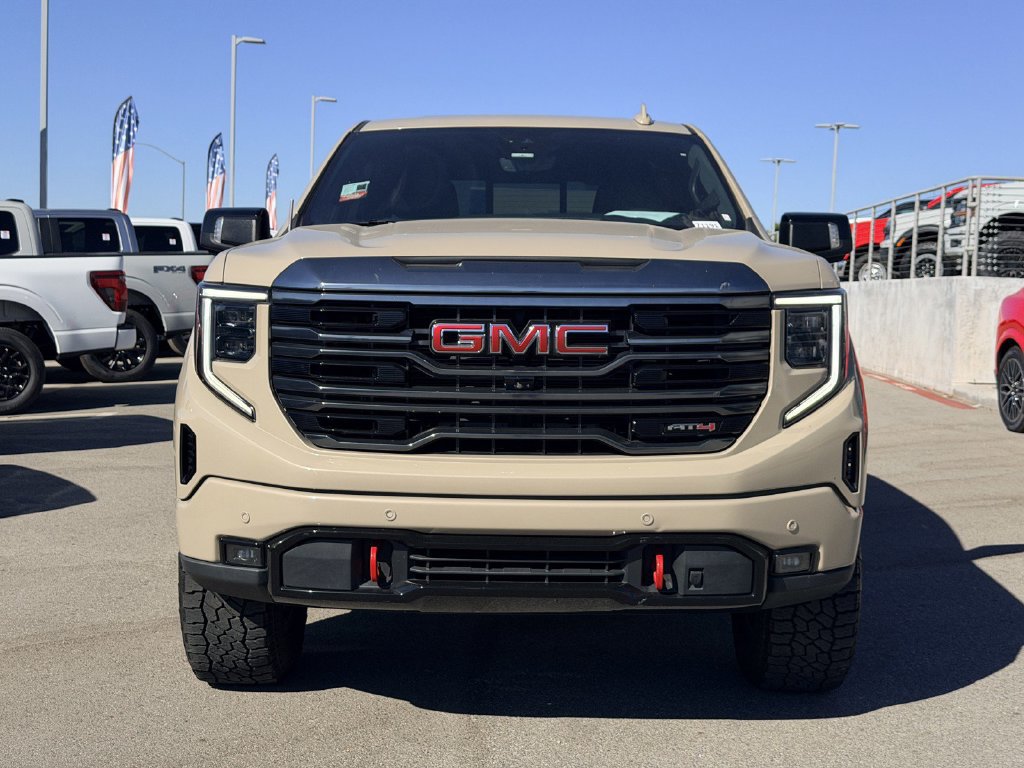 Used 2022 GMC Sierra 1500 AT4 w/ AT4 Premium Package AWD/4WD image 2