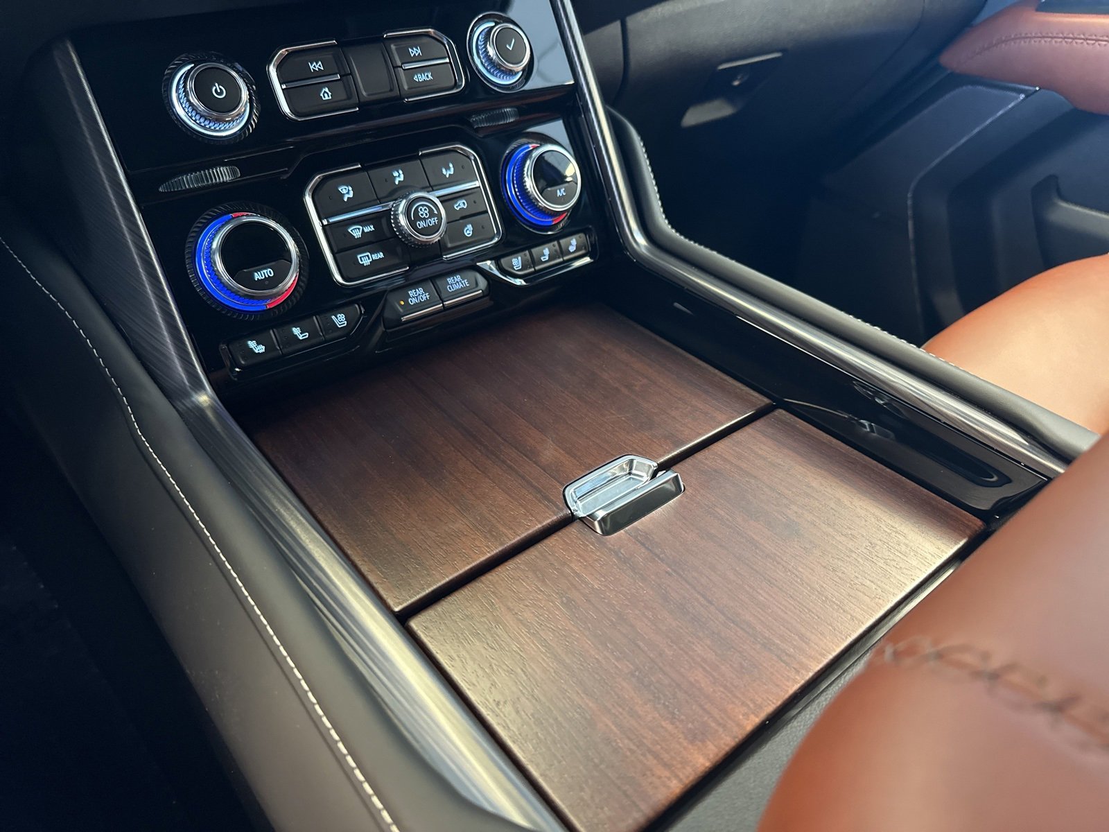 Used 2024 GMC Yukon Denali Ultimate w/ LPO, Floor Liner Package image 26