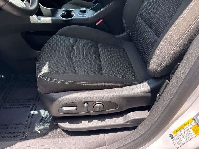 Used 2024 GMC Terrain SLE w/ Driver Convenience Package FWD image 16