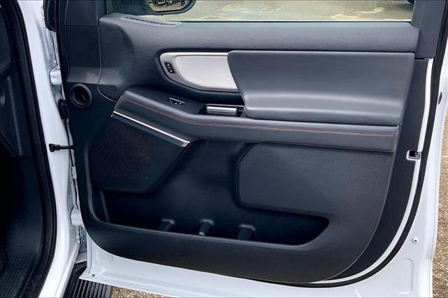 Certified 2025 Ford Expedition Active AWD/4WD image 24