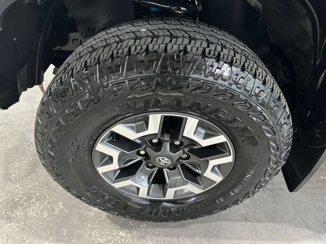 Used 2021 Toyota Tacoma TRD Off-Road w/ Blackout Package (TMS) AWD/4WD image 23