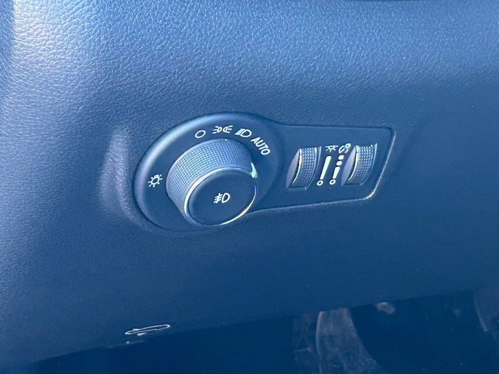 Used 2024 Jeep Compass Limited image 34