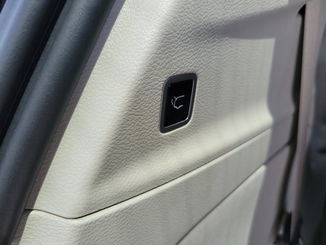 Used 2024 Chrysler Voyager LX FWD image 11