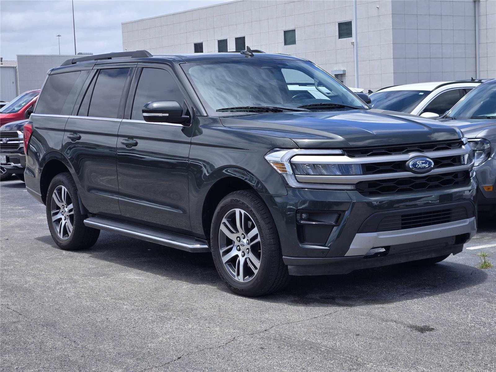 Certified 2023 Ford Expedition XLT RWD image 3