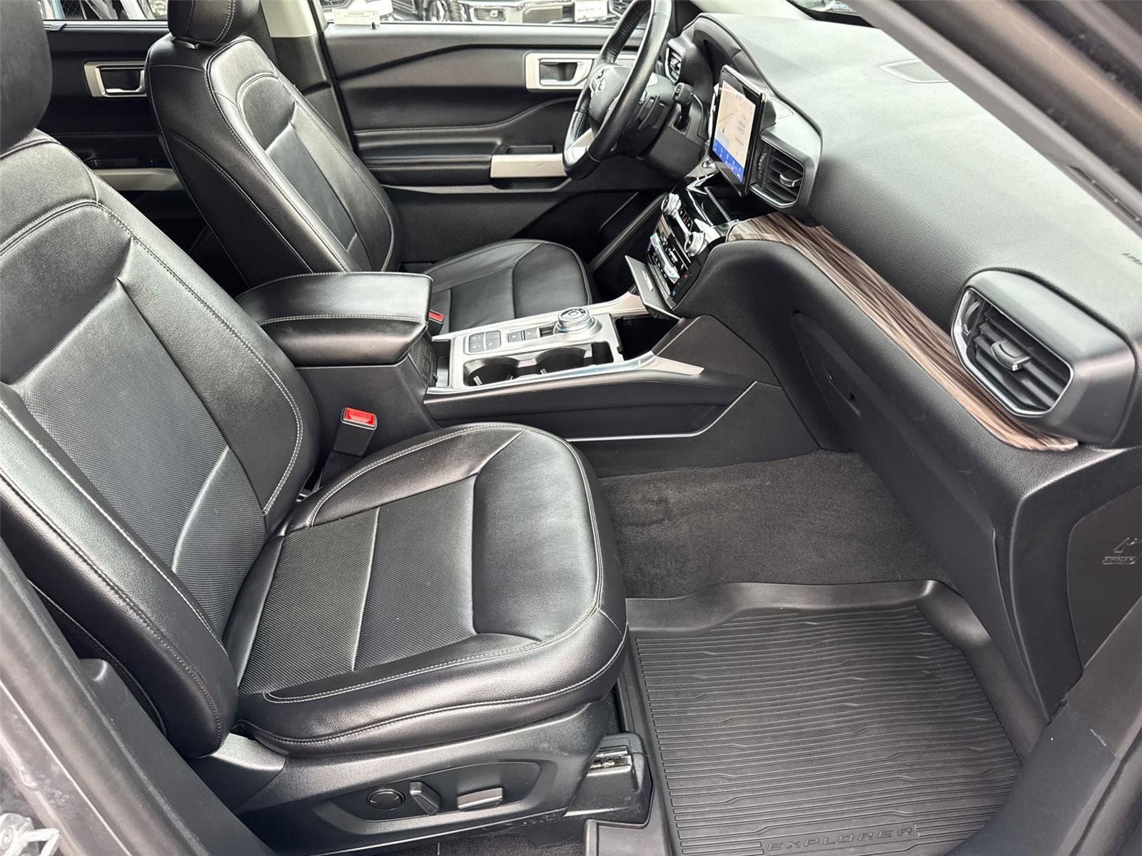 Certified 2021 Ford Explorer Limited w/ Hybrid Equipment Group 310A image 18