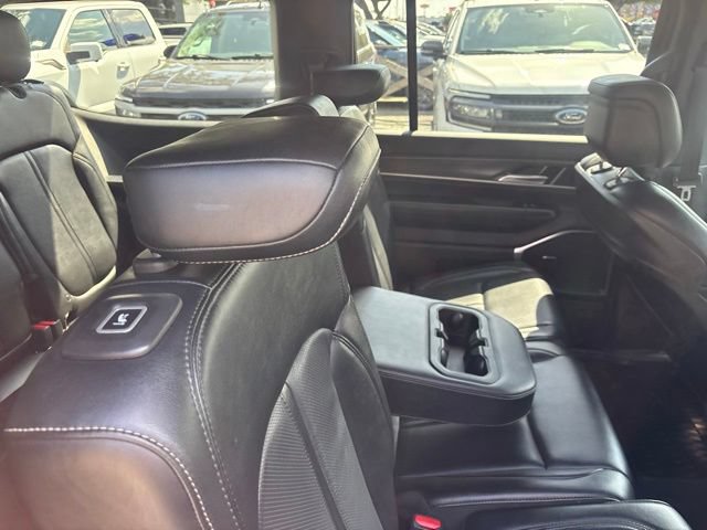 Used 2024 Jeep Wagoneer Series II w/ Flexible Seating Group RWD image 9