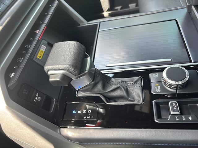 Used 2024 Toyota Sequoia Platinum AWD/4WD image 25
