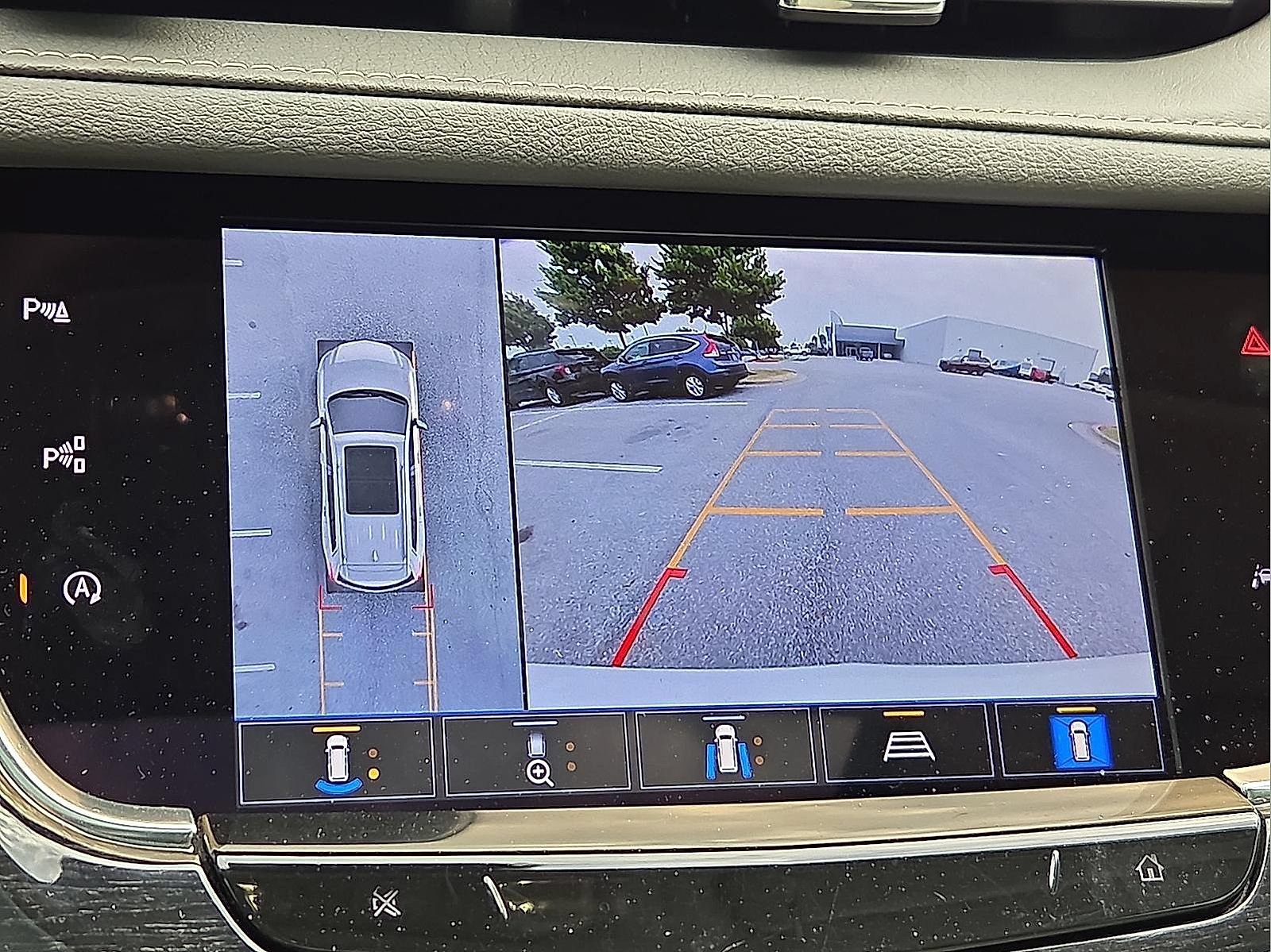 Used 2023 Cadillac XT6 Premium Luxury w/ Technology Package FWD image 17