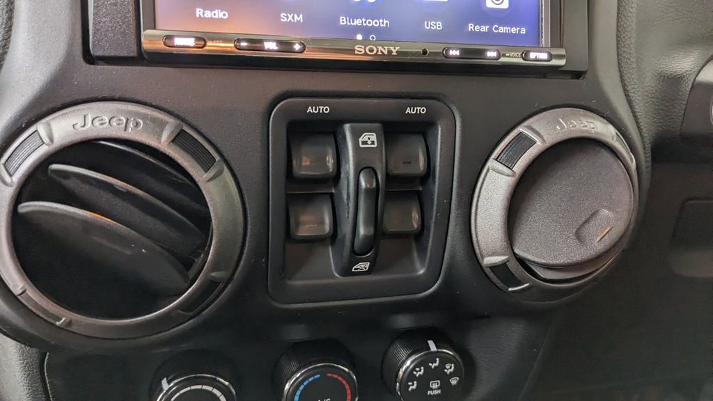 Used 2017 Jeep Wrangler Unlimited Willys image 23