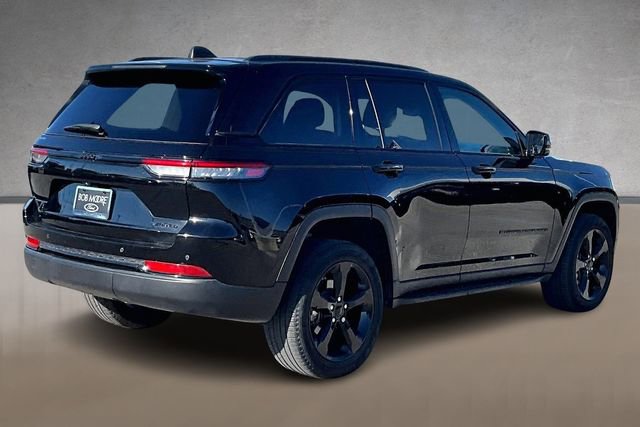 Used 2023 Jeep Grand Cherokee Limited w/ Black Appearance Package image 2