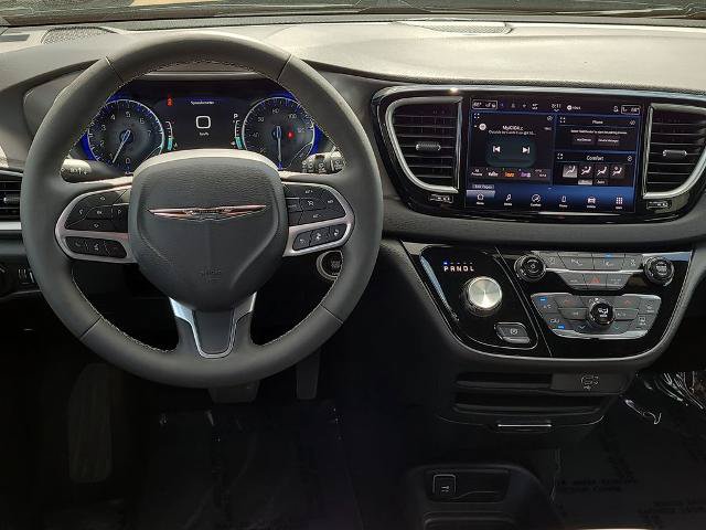 Used 2026 Chrysler Pacifica Select FWD image 18