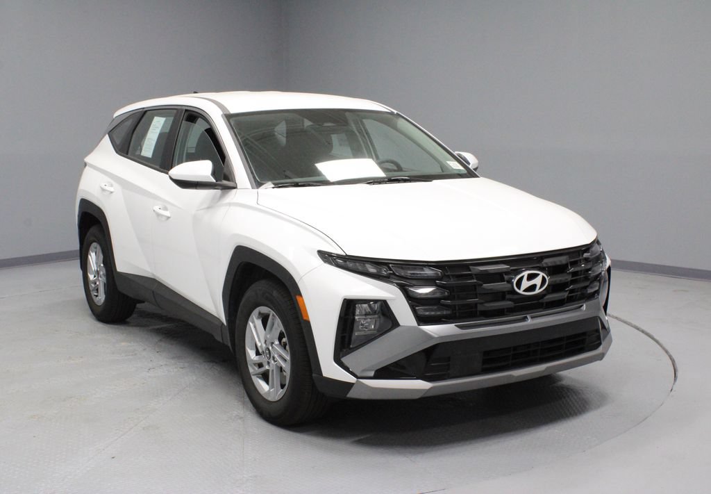 Used 2025 Hyundai Tucson SE FWD image 1