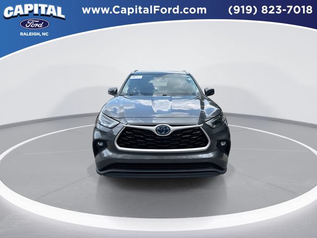Used 2024 Toyota Highlander XLE AWD/4WD image 3