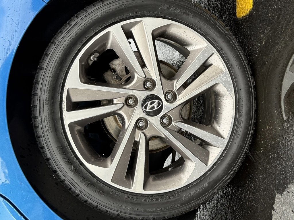 Used 2017 Hyundai Elantra Limited image 13