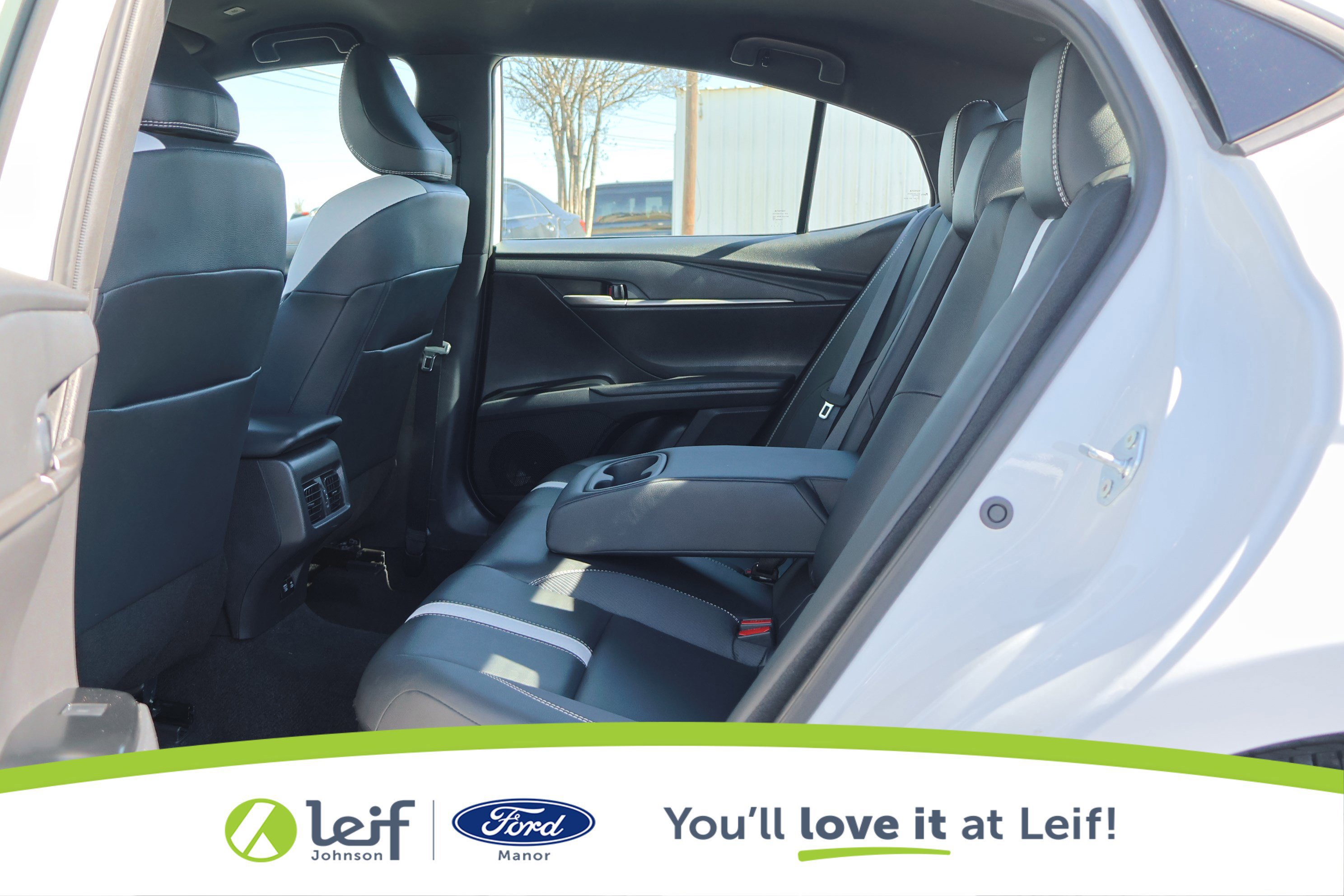 Used 2025 Toyota Camry SE image 28