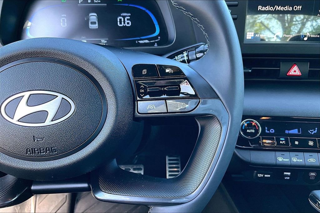 Used 2025 Hyundai Elantra Sport image 19