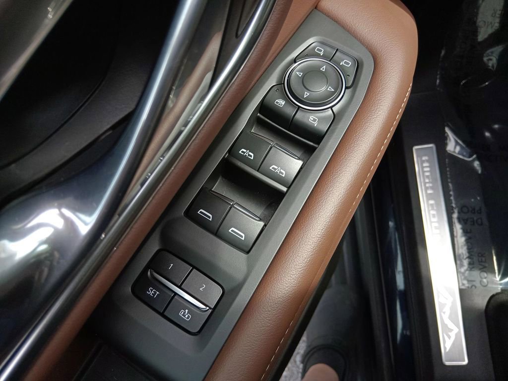 Used 2021 Chevrolet Suburban High Country image 21