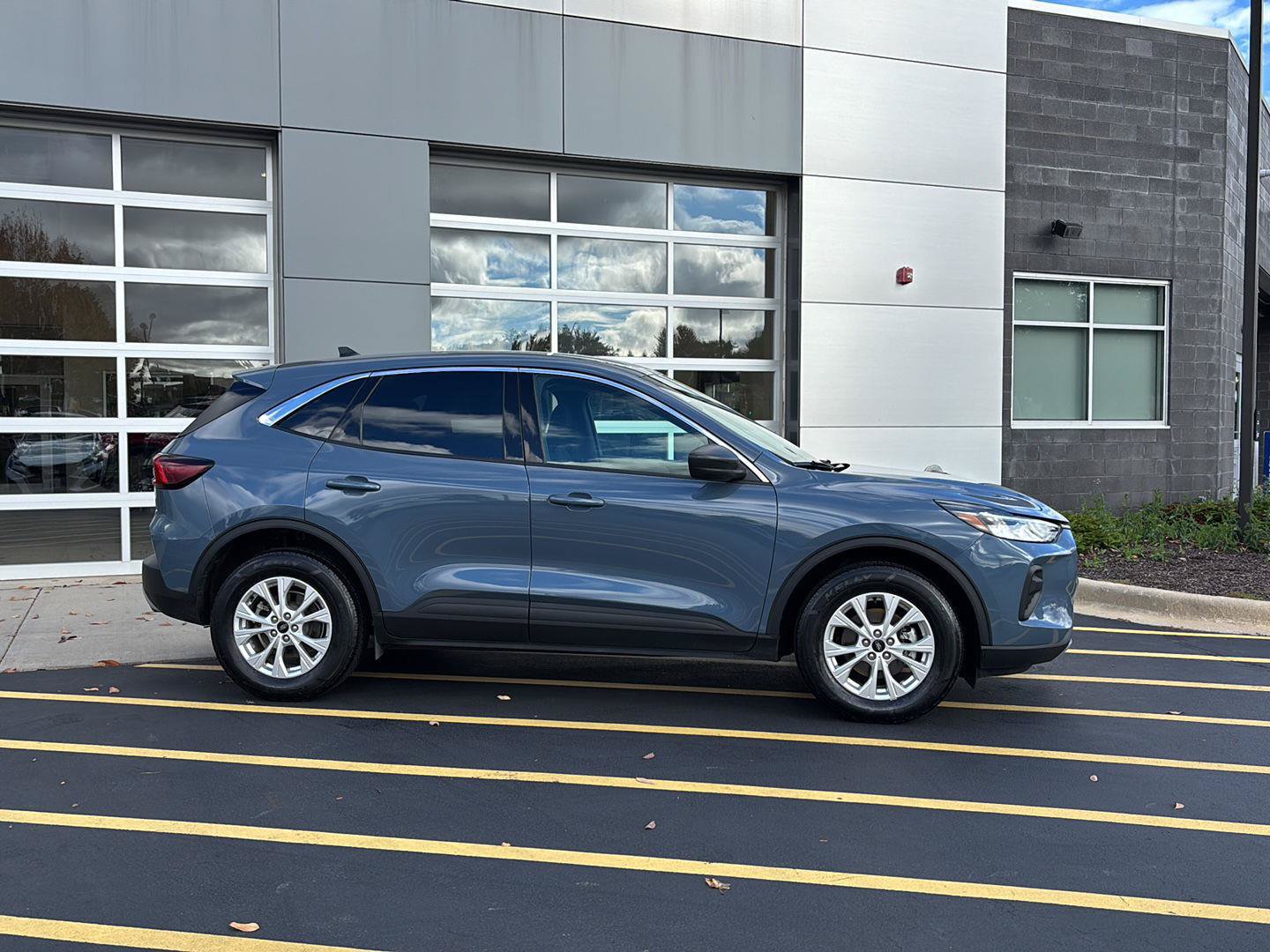 Certified 2023 Ford Escape Active AWD/4WD image 5