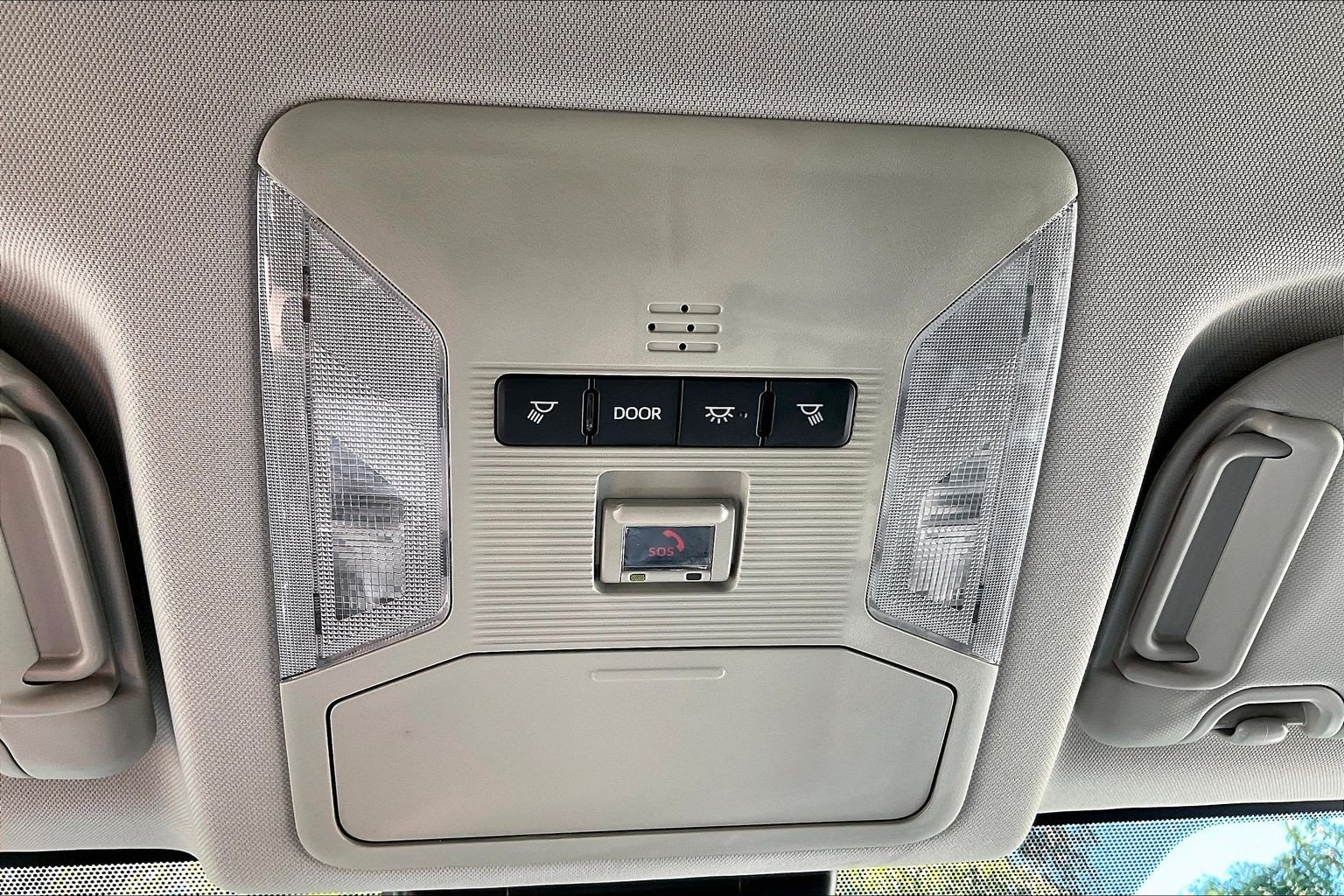 Used 2025 Toyota RAV4 XLE FWD image 37