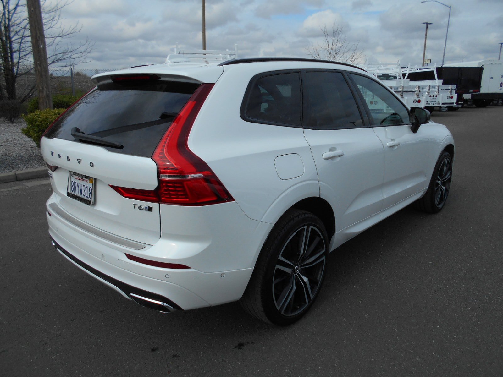 Used 2020 Volvo XC60 T6 R-Design w/ Protection Package Premier AWD/4WD image 4