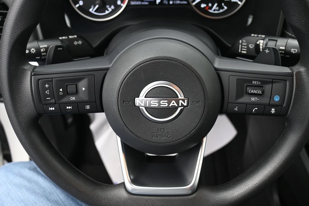 Used 2024 Nissan Rogue SV FWD image 14