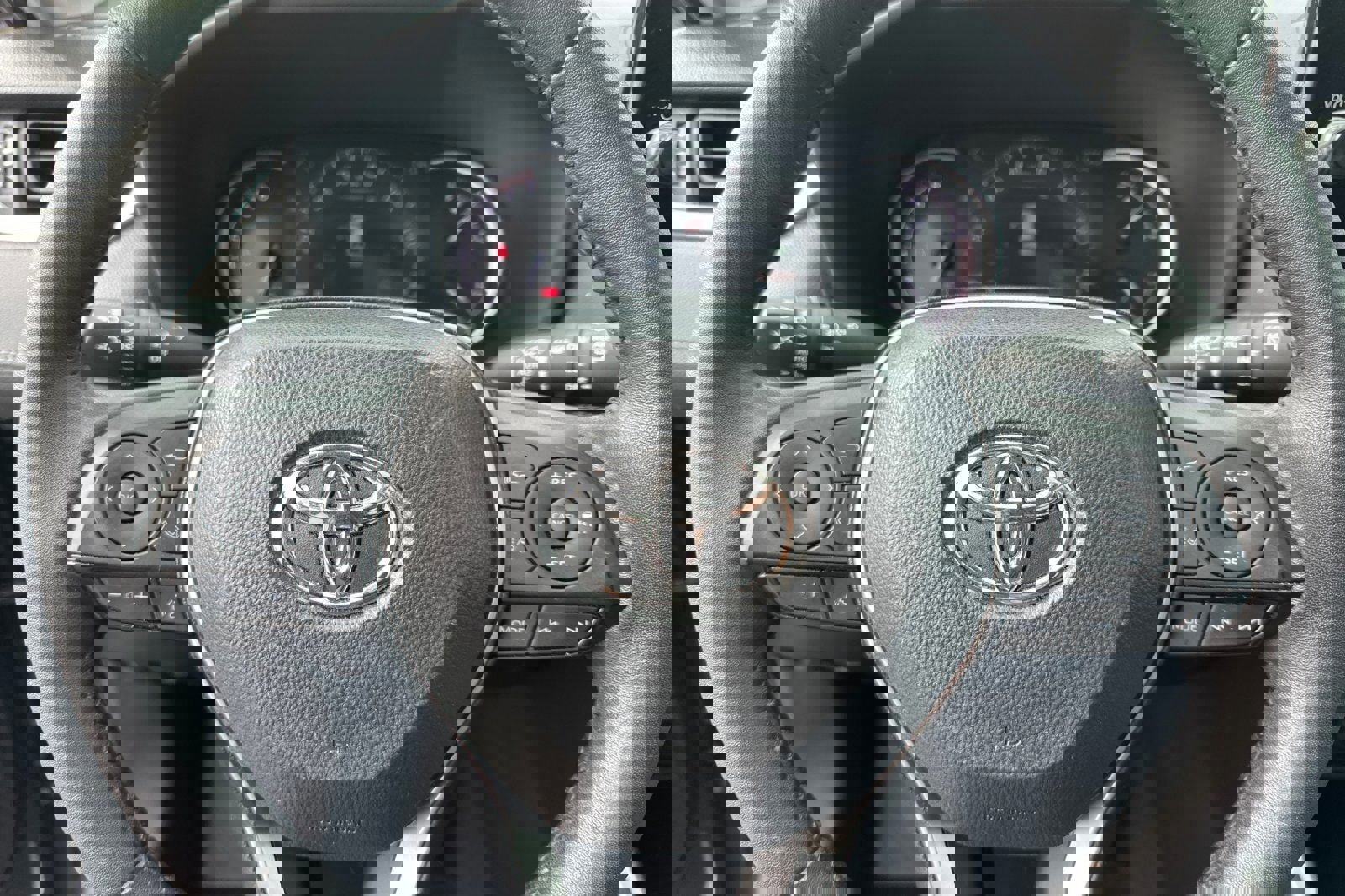 Used 2023 Toyota RAV4 XLE Premium image 25