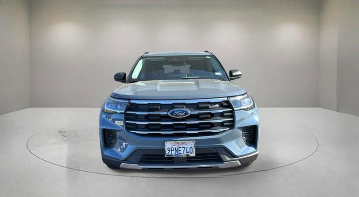 Certified 2025 Ford Explorer Active RWD image 2