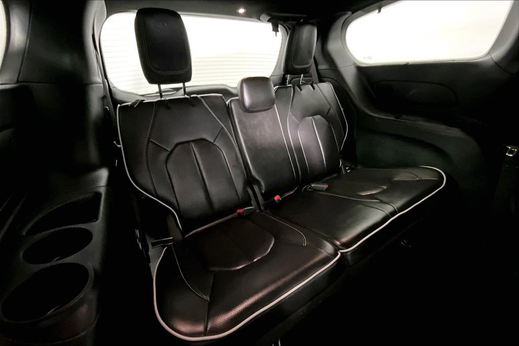 Used 2025 Chrysler Pacifica Limited FWD image 28