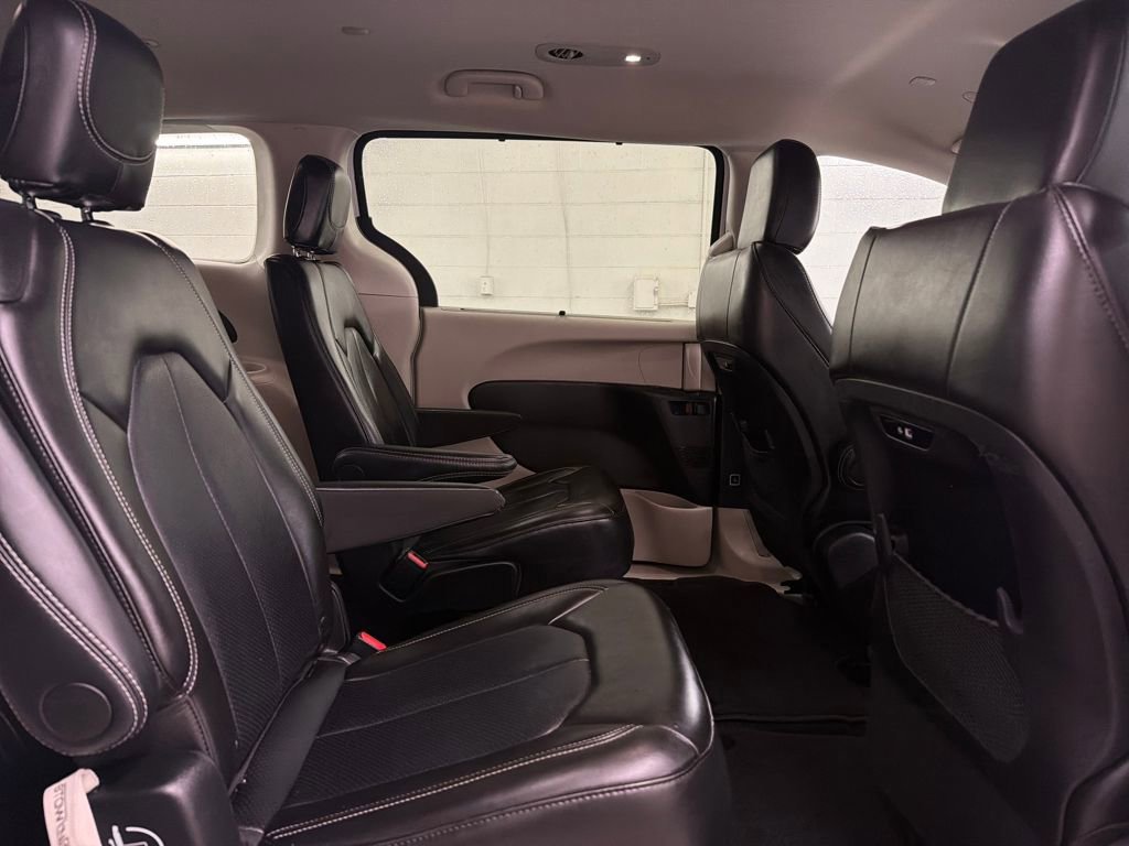 Used 2024 Chrysler Pacifica Touring-L image 29