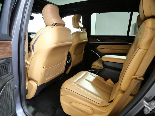 Used 2023 Jeep Grand Cherokee L Summit w/ Luxury Tech Group V AWD/4WD image 14