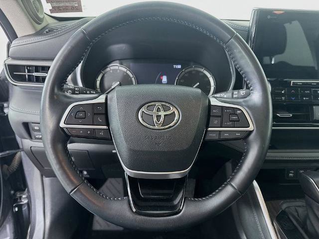 Used 2022 Toyota Highlander Platinum image 12