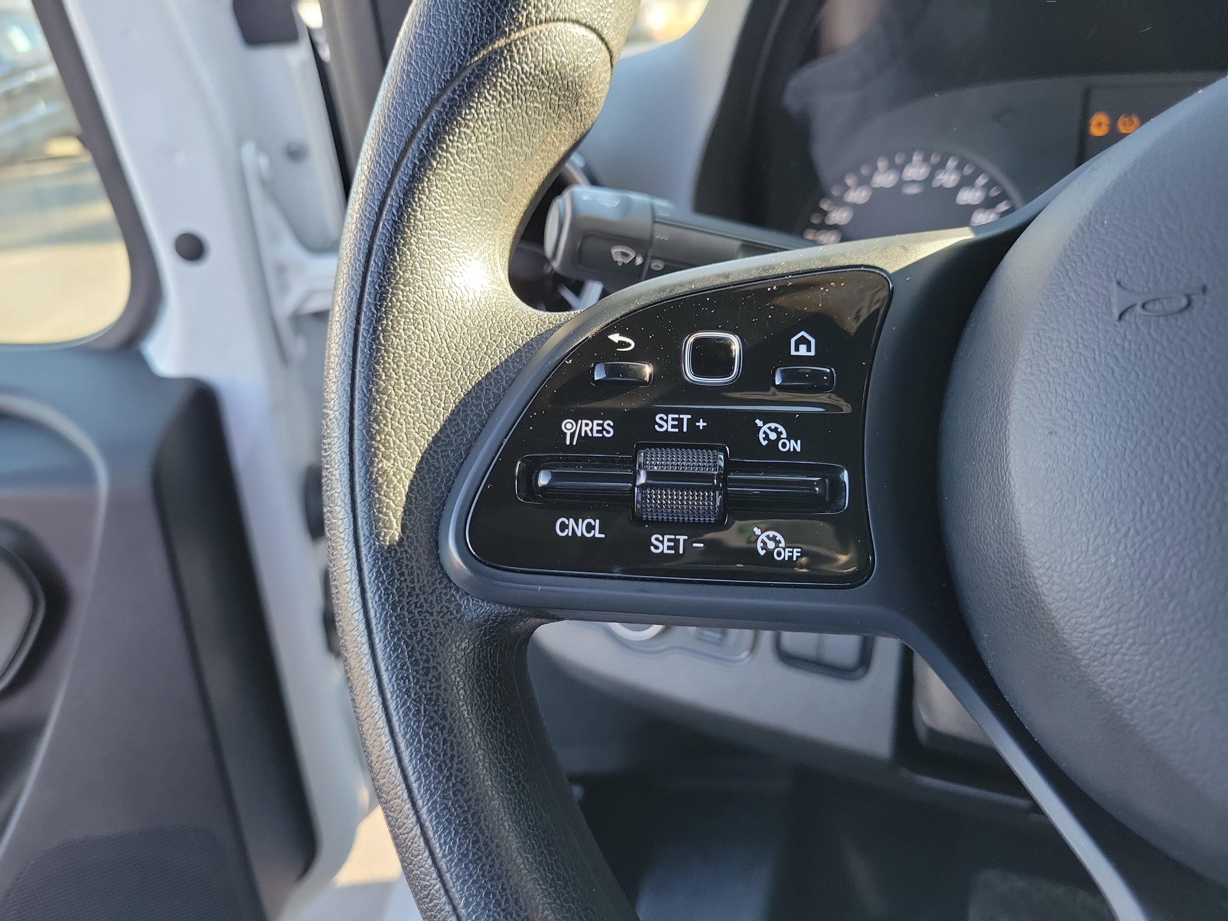 Used 2023 Mercedes-Benz Sprinter 1500 image 5