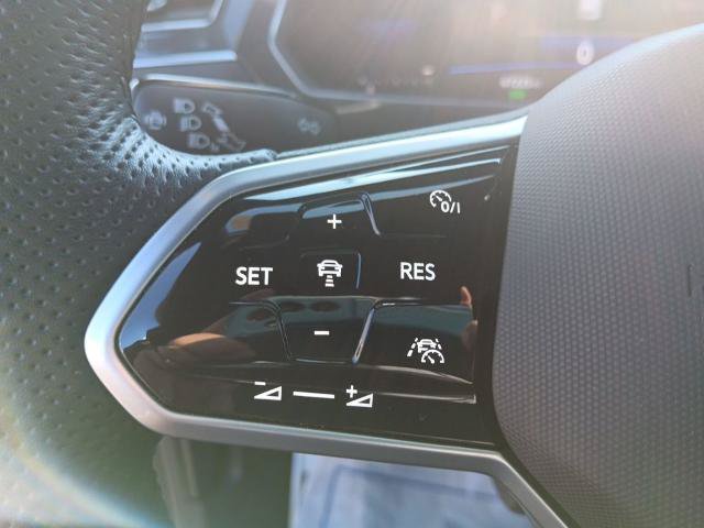 Used 2022 Volkswagen Tiguan SE R-Line AWD/4WD image 23