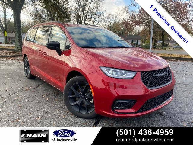 Used 2025 Chrysler Pacifica Limited image 7