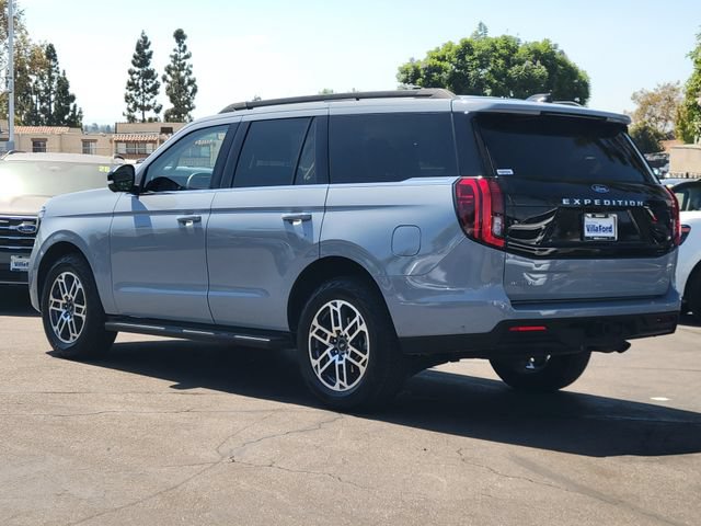 Certified 2025 Ford Expedition Active AWD/4WD image 2