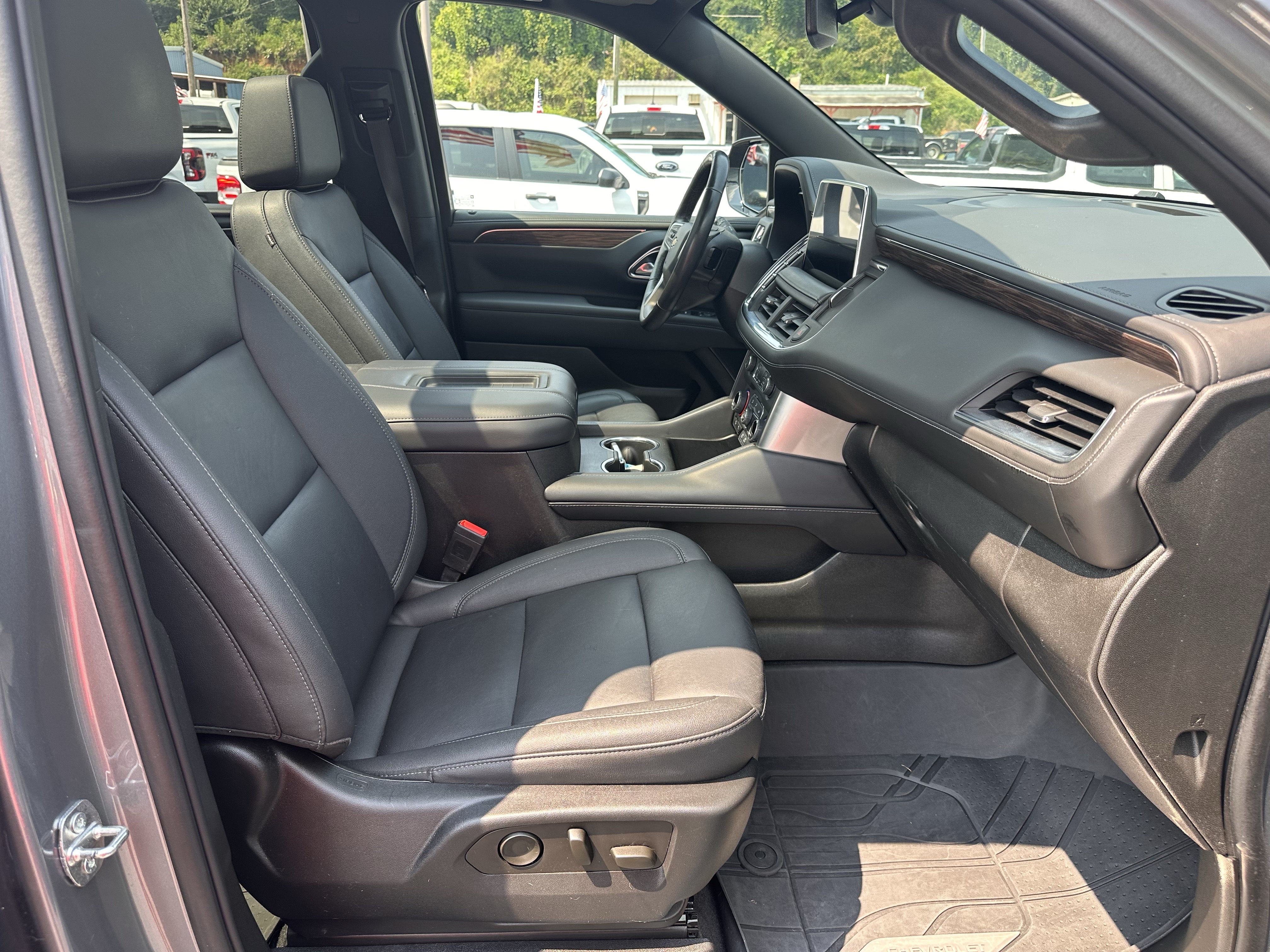 Used 2022 Chevrolet Tahoe LT w/ Luxury Package AWD/4WD image 14