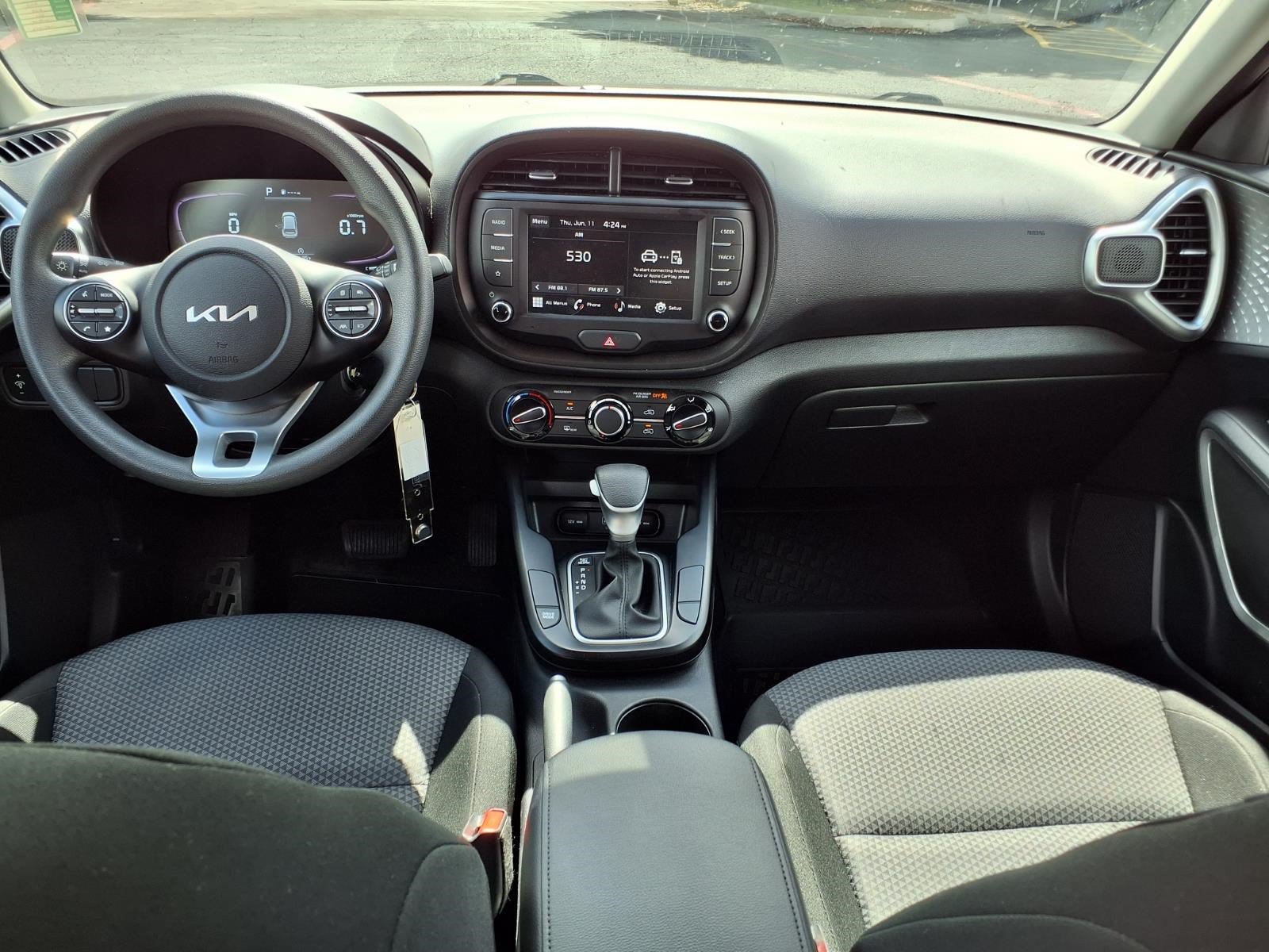 Used 2023 Kia Soul LX w/ LX Technology Package FWD image 14