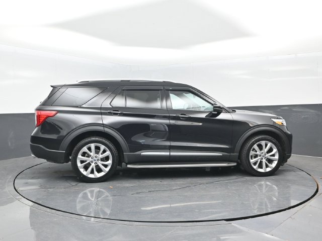 Certified 2024 Ford Explorer Platinum w/ Technology Package AWD/4WD image 3
