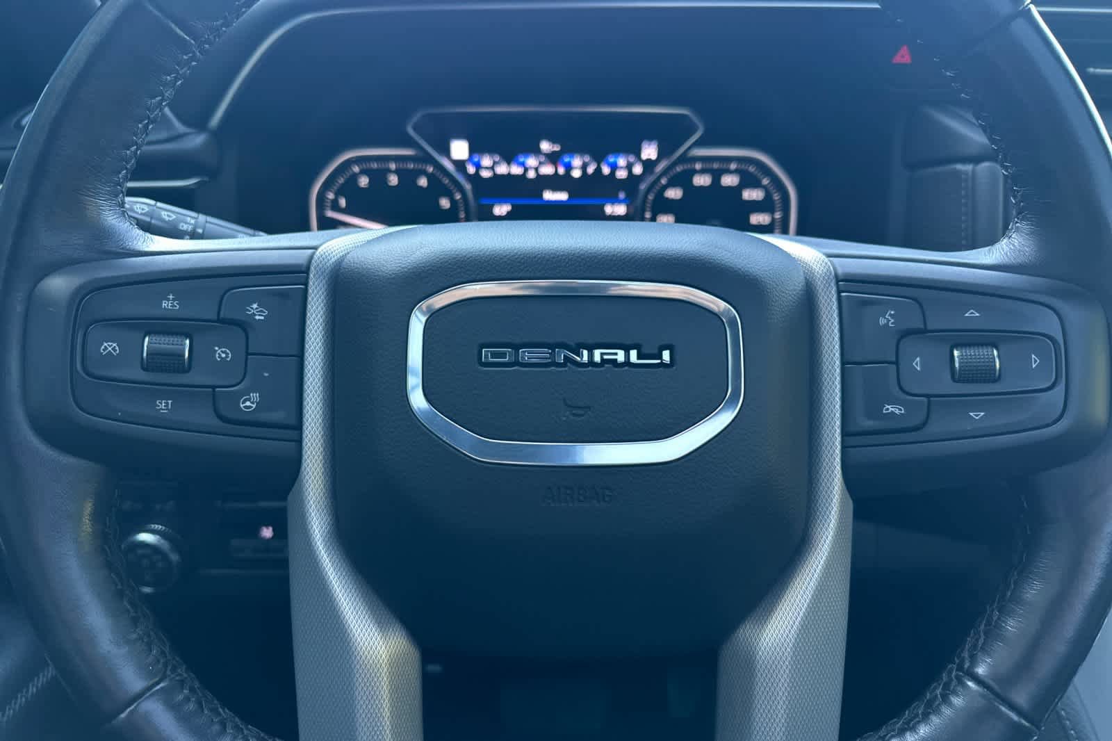 Used 2021 GMC Yukon Denali w/ Denali Ultimate Package AWD/4WD image 26