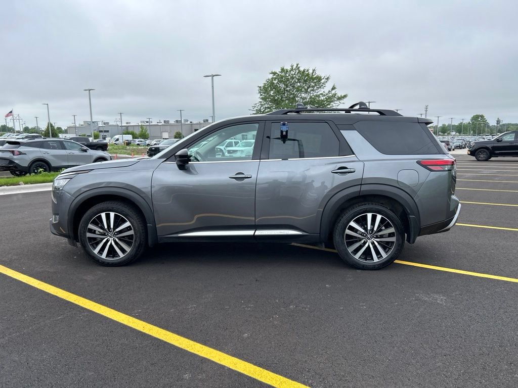 Used 2024 Nissan Pathfinder Platinum AWD/4WD image 10