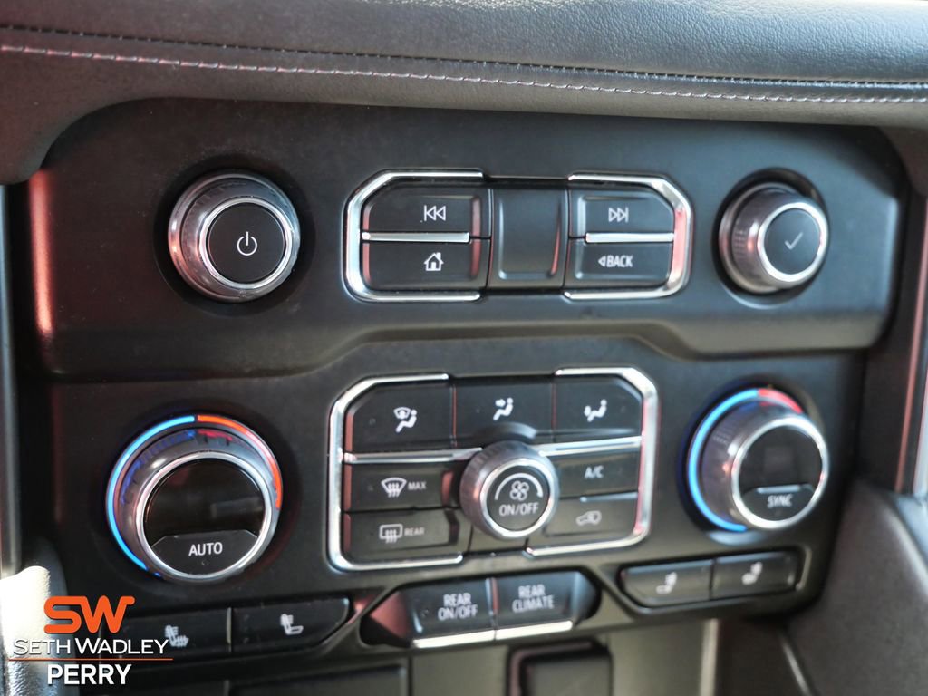 Used 2024 Chevrolet Suburban LT image 27