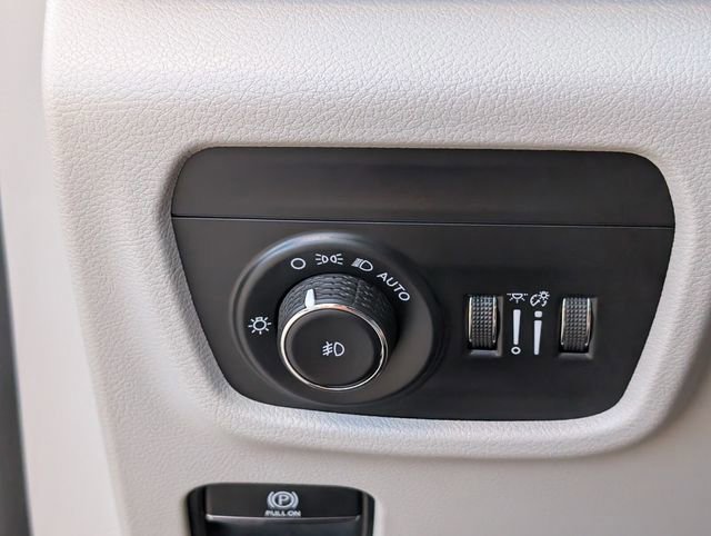 Used 2022 Jeep Grand Cherokee L Overland w/ Luxury Tech Group IV image 26